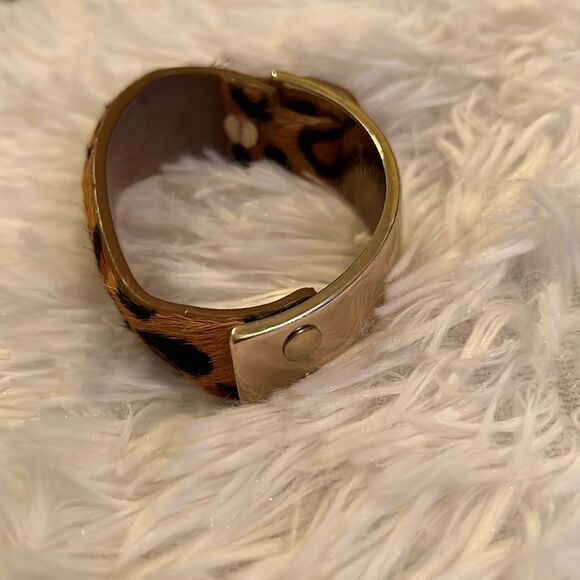 Leopard Print Gold Metal Bracelet - Picture 1 of 8